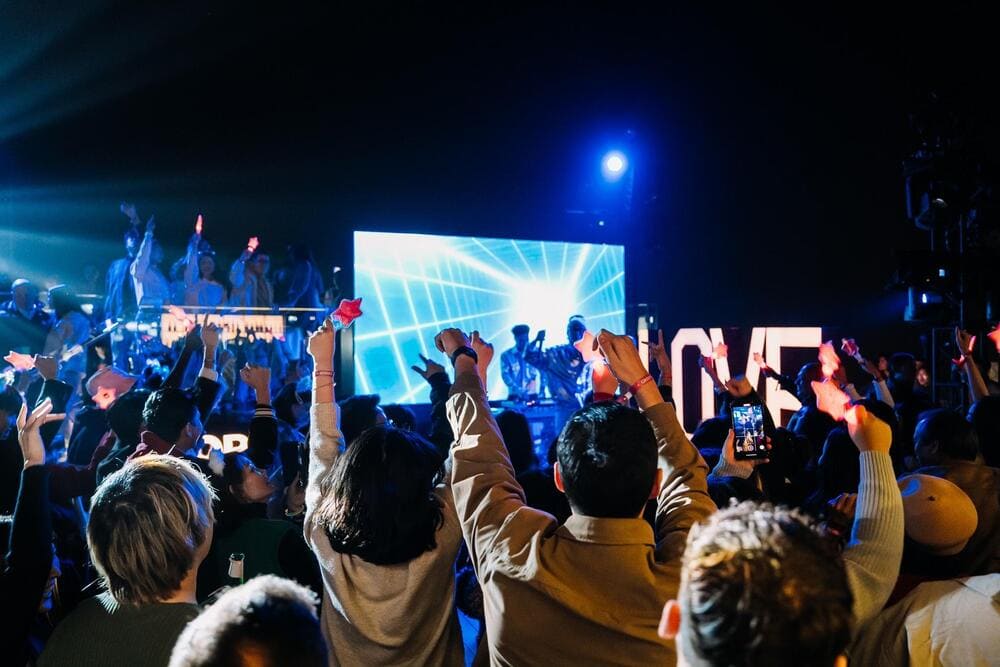 Các buổi hòa nhạc trên Top of Hanoi thường mang đến những buổi tối sôi động và khoảnh khắc đáng nhớ trên đỉnh cao thủ đô (Nguồn: Top of Hanoi - Lotte Hotel Hanoi)